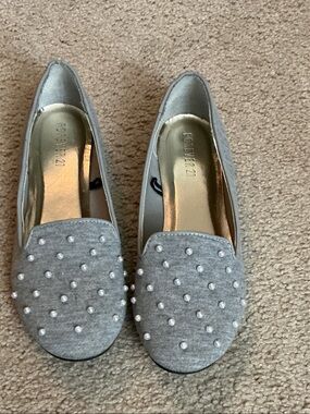 Forever 21 Grey Pearl-Studded Women's Flats
